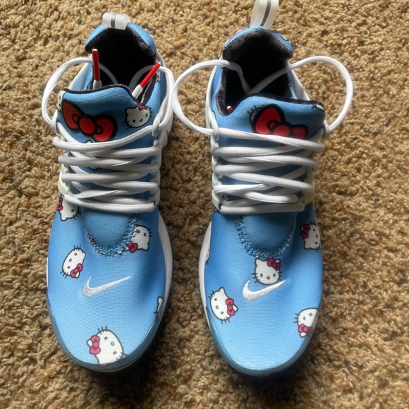 Women's Nike Shoe Size 8 Hello Kitty - Picture 3 of 8
